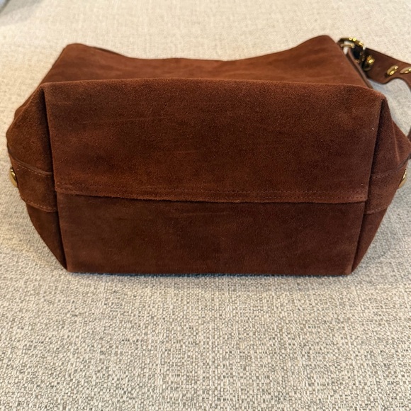 NWT Madewell Essentials Suede Bucket Bag with studded strap detail in brown - Picture 9 of 9